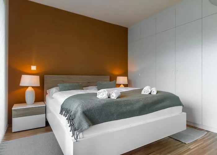 Appartement Ruheoase Mit Parkblick - 15 Min Zentrum - Therme & Gym