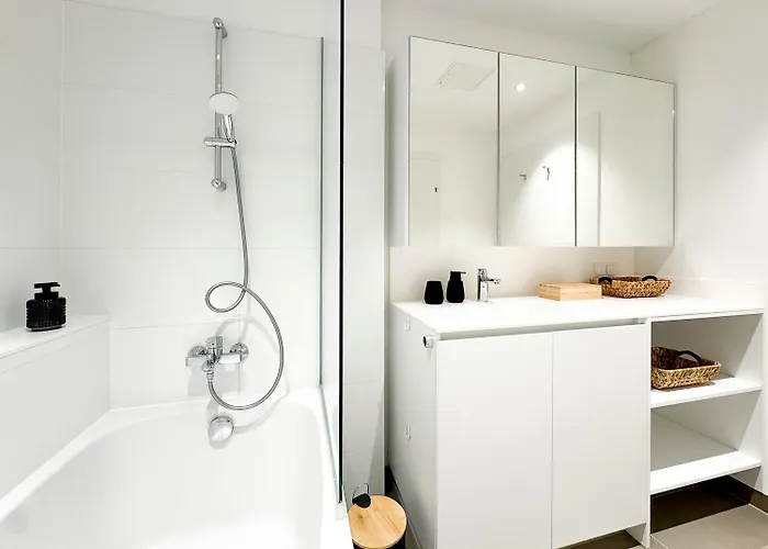 Ruheoase Mit Parkblick - 15 Min Zentrum - Therme & Gym Appartement *