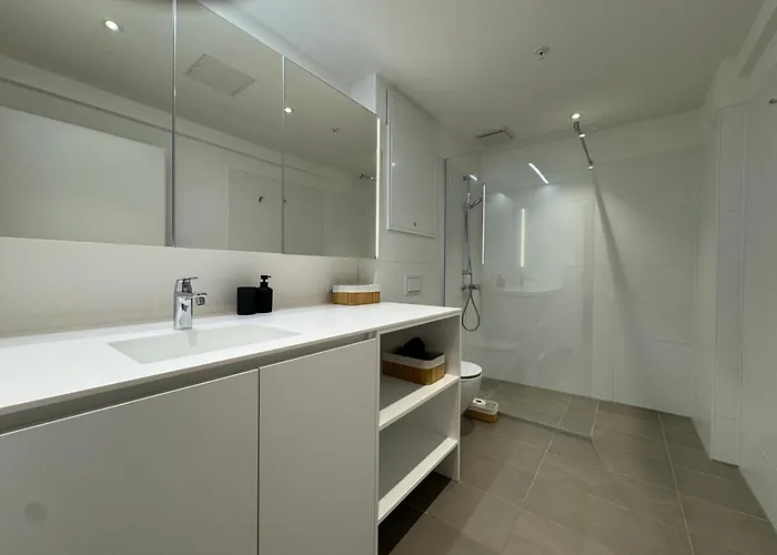 Ruheoase Mit Parkblick - 15 Min Zentrum - Therme & Gym Appartement
